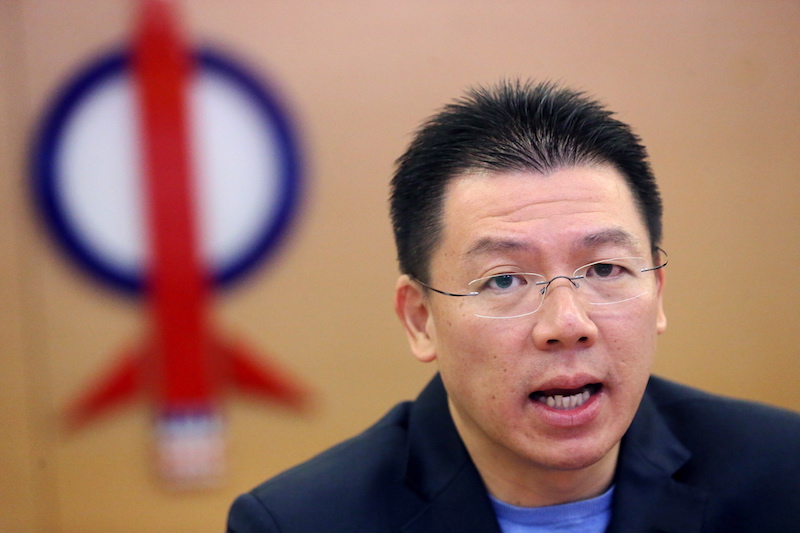Sources from Perak DAP chairman Nga Kor Ming’s (pic) camp told Malay Mail that party secretary-general Lim Guan Eng broke the news to Nga yesterday before chairing the party’s emergency central executive committee meeting. — Picture by Farhan Najib
