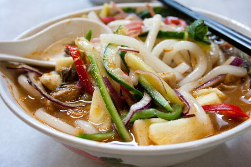 Asam laksa, sejenis hidangan popular Pulau Pinang, boleh dinikmati di kafe unik Makan at The Basikal. u00e2u20acu201d Foto-foto ihsan Facebook/Makan at The Basikal n