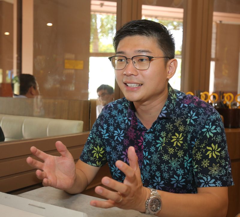 MCA Keranji candidate Daniel Wa believes in the importance of going door-to-door and seeing first-hand what the people of Kampar need. u00e2u20acu201d Picture by Marcus Pheongnn