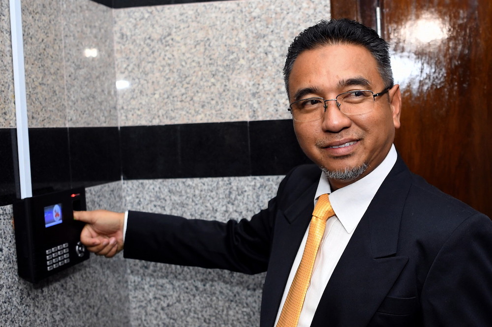 Melaka mentri besar Adly Zahari clocks in for his first day in office at the Seri Negeri Complex in Ayer Keroh, May 14, 2018. u00e2u20acu201d Bernama pic