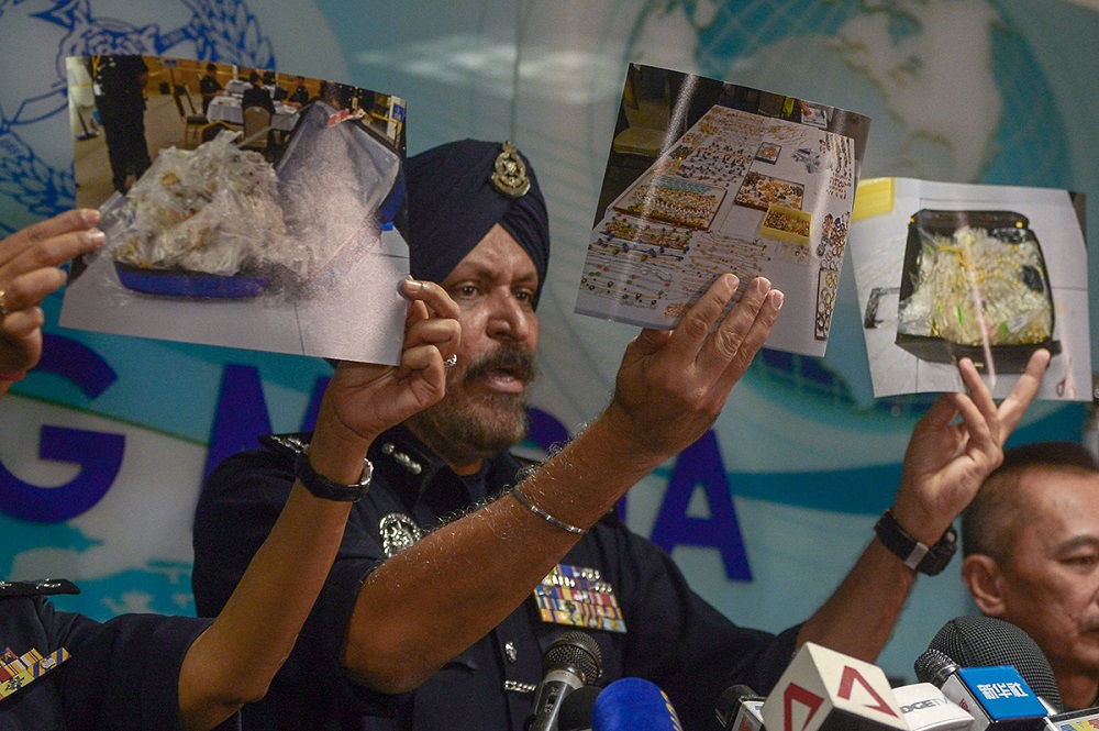 Datuk Seri Amar Singh displays photos of some of the valuables seized in the raids conducted on Datuk Seri Najib Razak’s properties, in Kuala Lumpur June 27, 2018. — Picture by Mukhriz Hazim