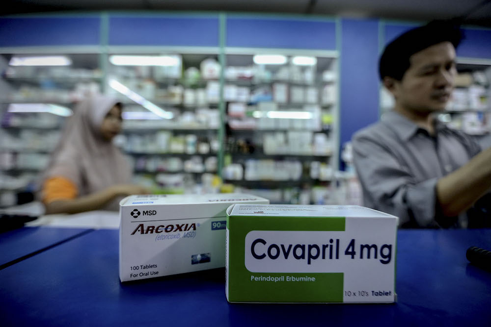 A pharmacist can only dispense Group B pills with a prescription from a doctor. — Picture by Hari Anggar
