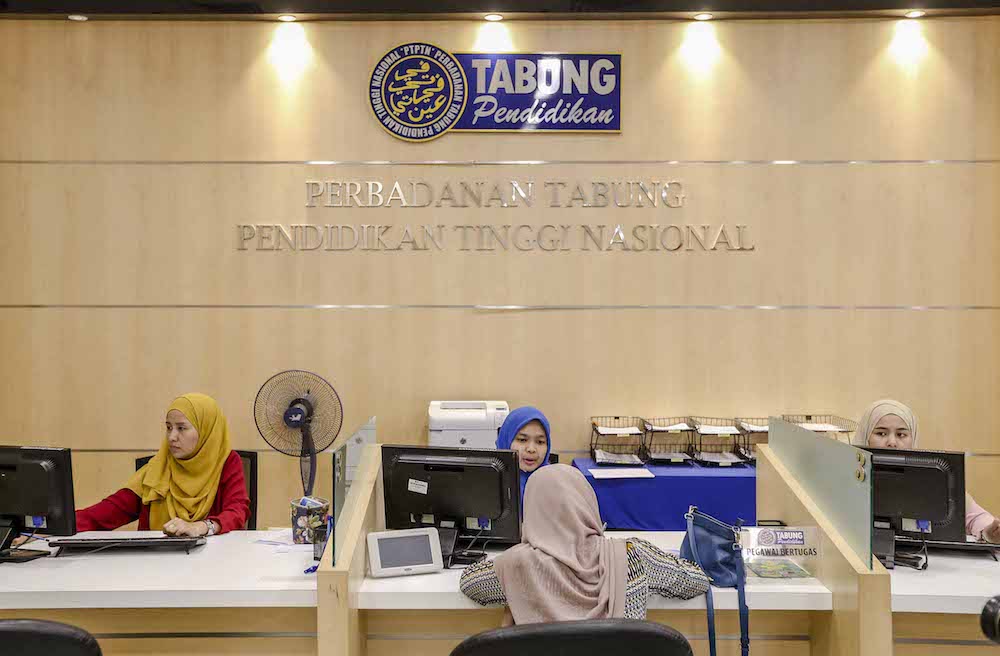 An employee serves a customer at the National Higher Education Fund Corporation (PTPTN) in Kuala Lumpur July 16, 2018. u00e2u20acu201d Picture by Firdaus Latif