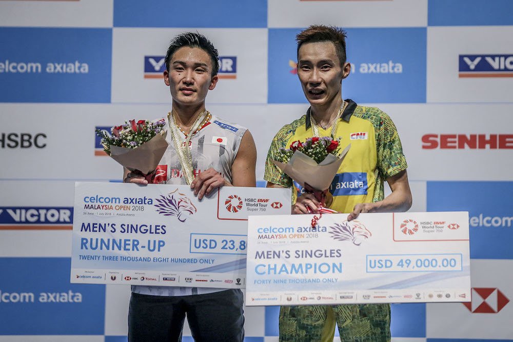 Datuk Lee Chong Wei celebrates his victory after defeating Japan's  Kento Momota in the finals of the Malaysia Open Badminton Championship 2018 at Axiata Stadium, July 1, 2018. u00e2u20acu201d Picture by Hari Anggara.