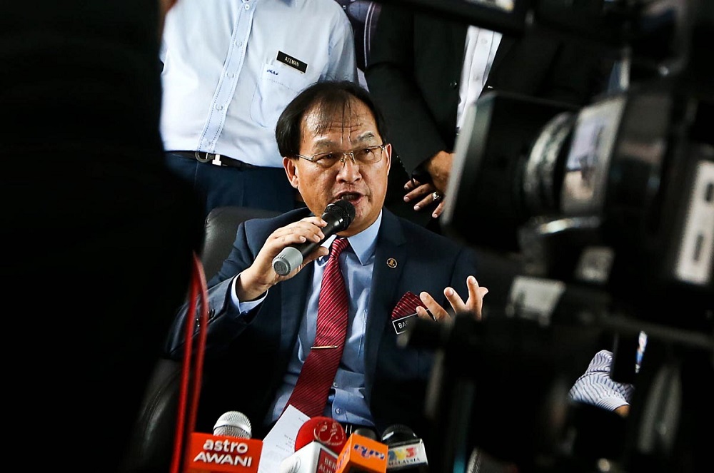 Works Minister Baru Bian speaks during a press conference in Batu Maung July 6, 2018. u00e2u20acu201d Picture by Sayuti Zainudin