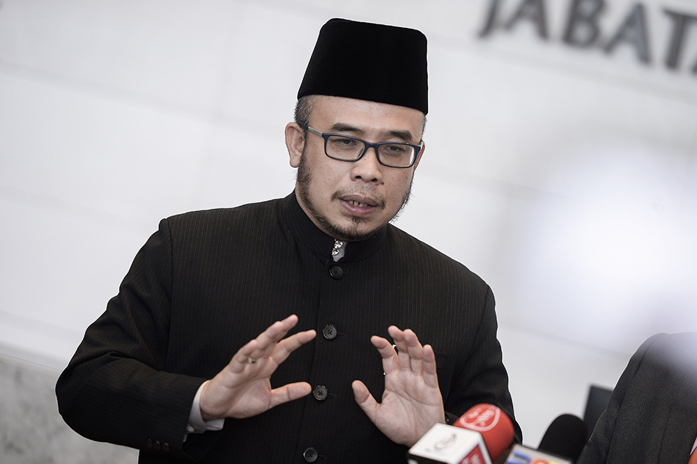 Perlis Mufti Datuk Mohd Asri Zainul Abidin speaks to reporters in Putrajaya July 30, 2018. u00e2u20acu201d Picture by Miera Zulyana