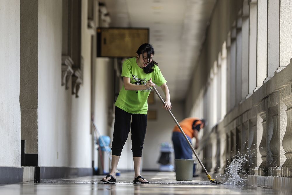 Court personnel were seen cleaning up the Kuala Lumpur Court Complex this morning, July 29, 2018. 