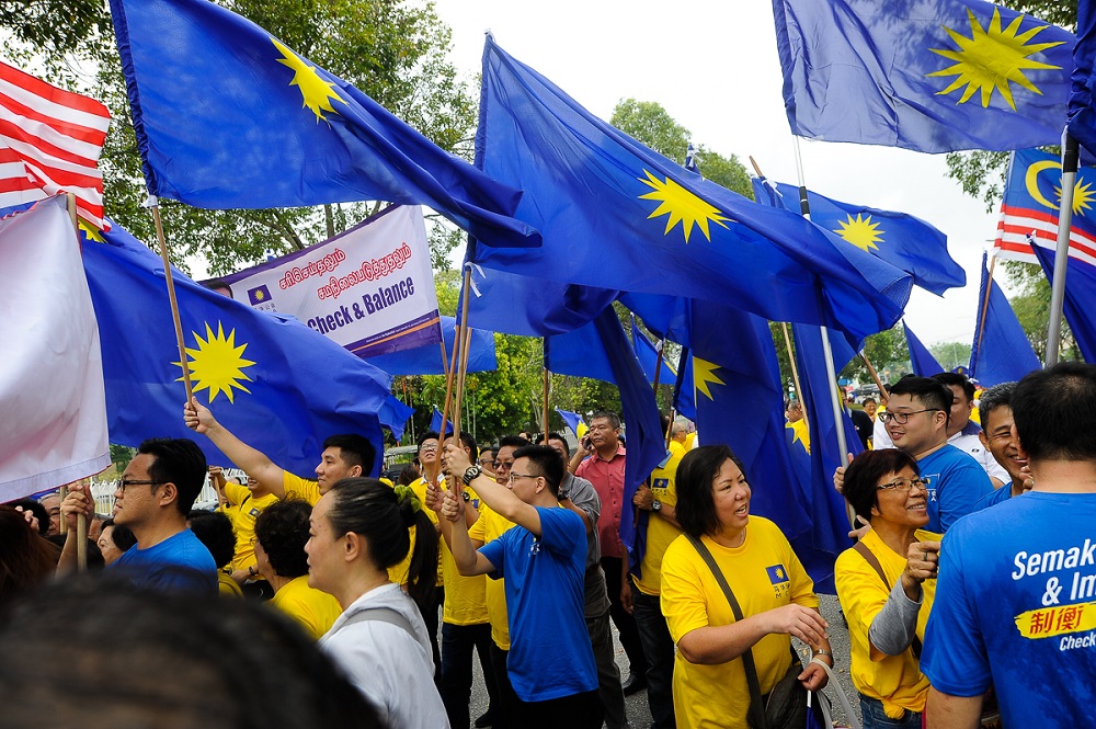 MCA supporters wave the partyu00e2u20acu2122s flag during Nomination Day for the Balakong by-election in Bangi August 18, 2018. u00e2u20acu201d Picture by Shafwan Zaidon