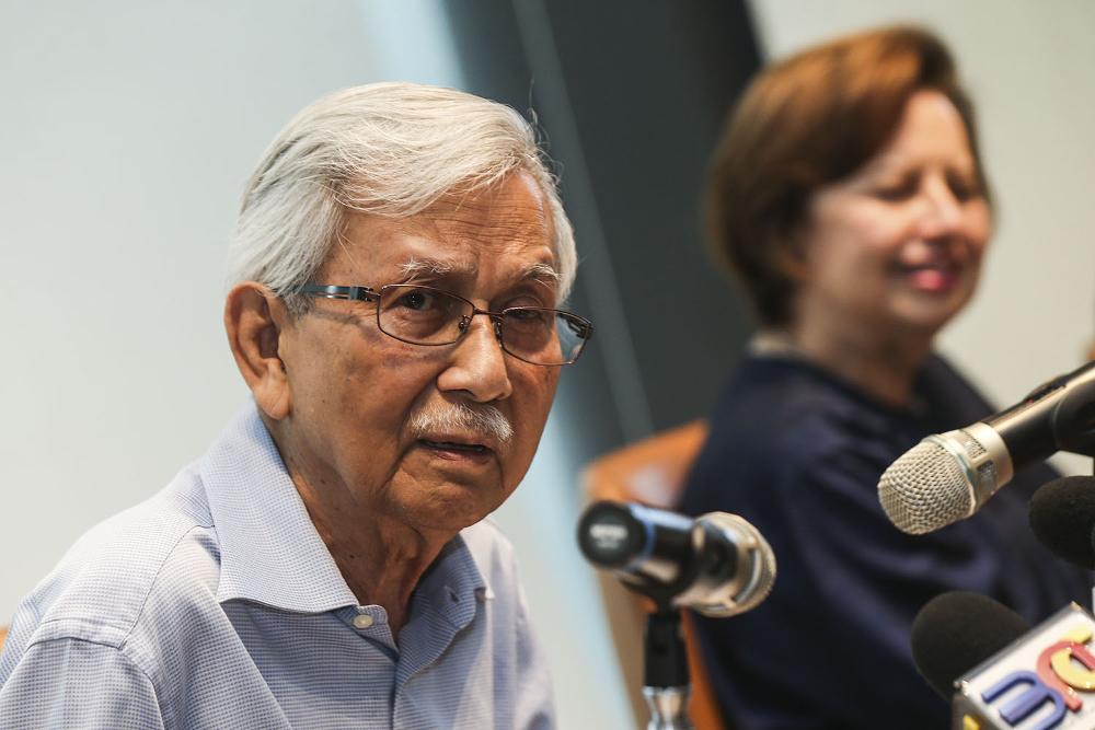 The Council of Eminent Persons (CEP) chairman Tun Daim Zainuddin speaks during a press conference at Ilham Tower in Kuala Lumpur August 20, 2018. u00e2u20acu201d Picture by Hari Anggara