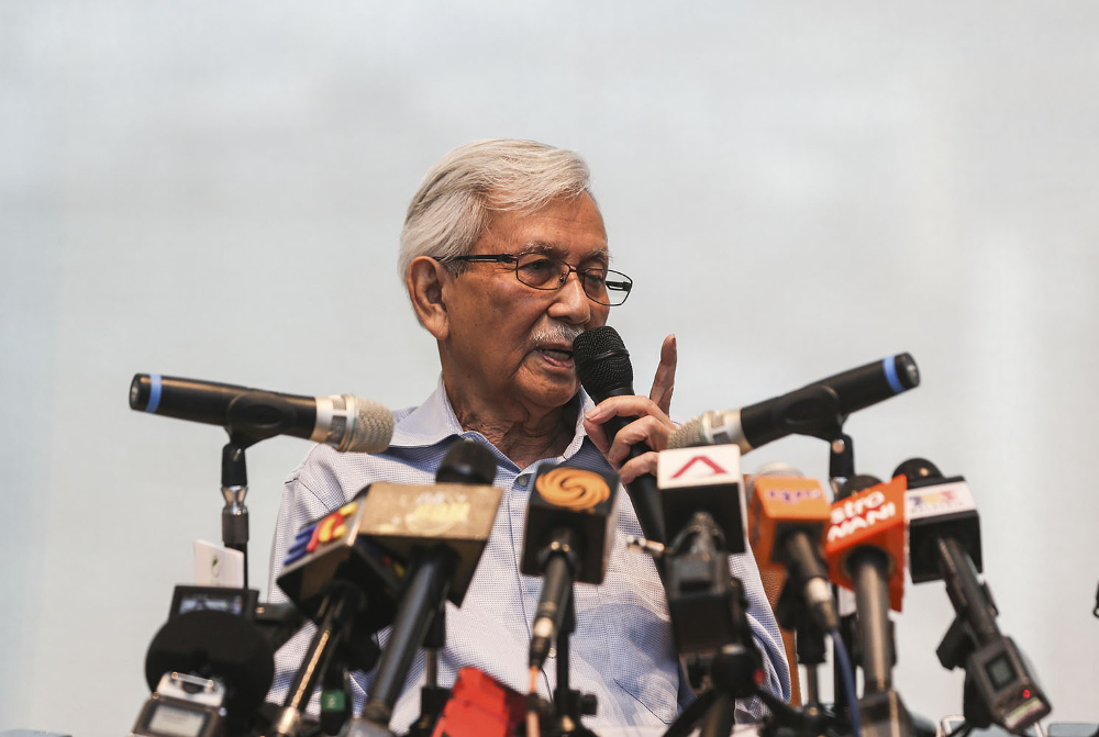 The Council of Eminent Persons (CEP) chairman Tun Daim Zainuddin speaks during a press conference at Ilham Tower in Kuala Lumpur August 20, 2018. u00e2u20acu201d Picture by Hari Anggara