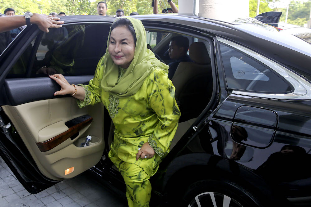 Datin Seri Rosmah Mansor dijangka berdepan lebih 20 pertuduhan jenayah, kebanyakannya membabitkan pengubahan wang haram. — Foto oleh Yusof Mat Isa