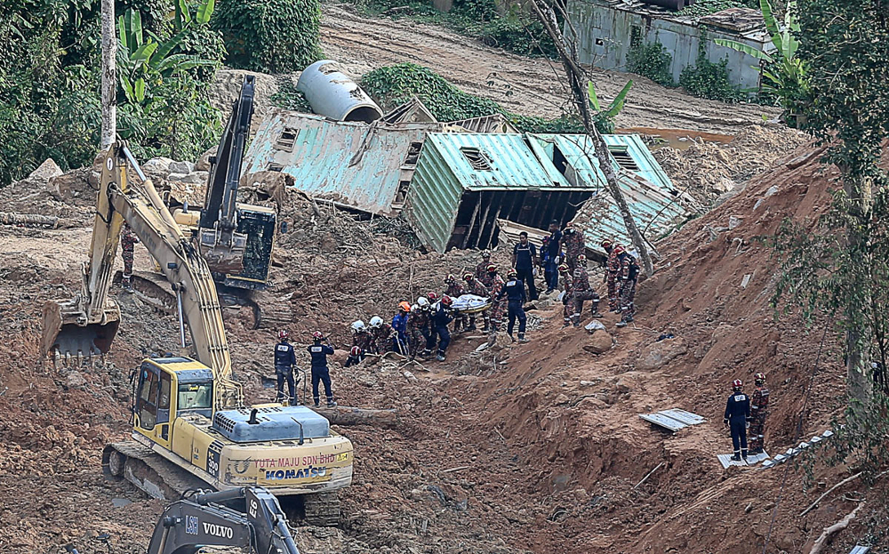 The Fire and Rescue Department along with Civil Defence retrieve the ninth victim buried in the landslide in Jalan Bukit Kukus, Paya Terubong October 22, 2018. u00e2u20acu201d Picture by Sayuti Zainudin
