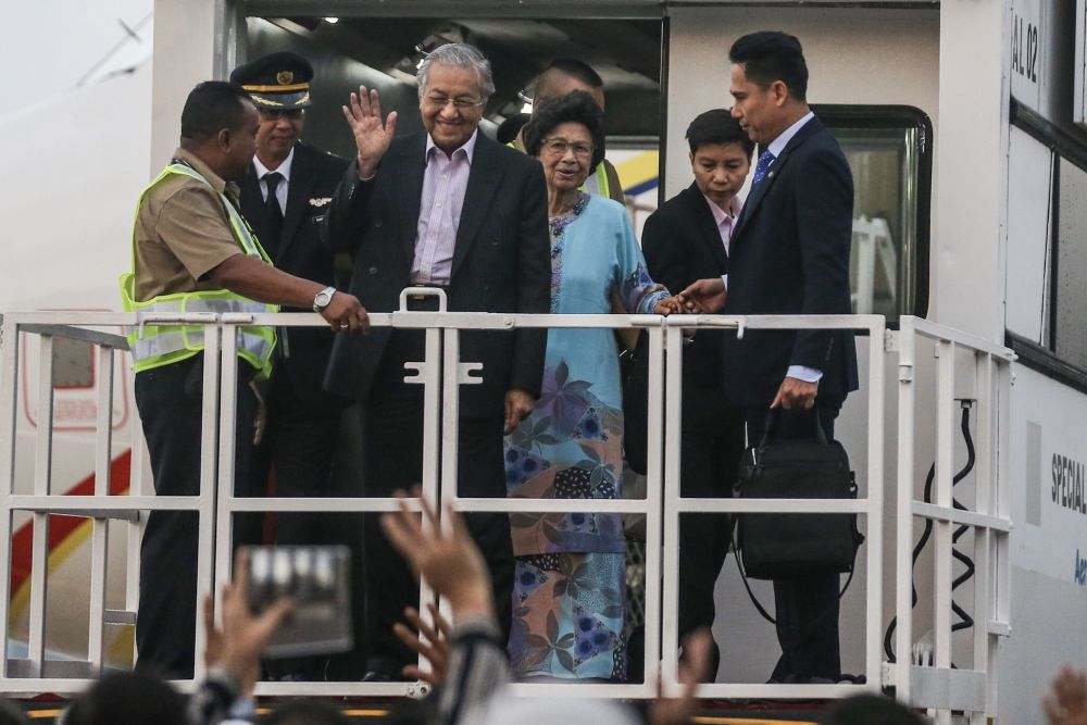 Prime Minister Tun Dr Mahathir Mohamad waves to the crowd after arriving at the Royal Malaysian Air Force base in Subang October 2, 2018. u00e2u20acu201d Picture by Hari Anggara