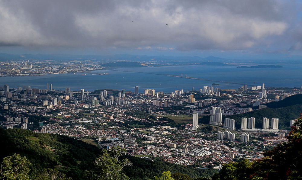 A aerial view of George Town can be seen from the peak of Penang Hill, November 26, 2018. u00e2u20acu2022 Picture by Sayuti Zainudin