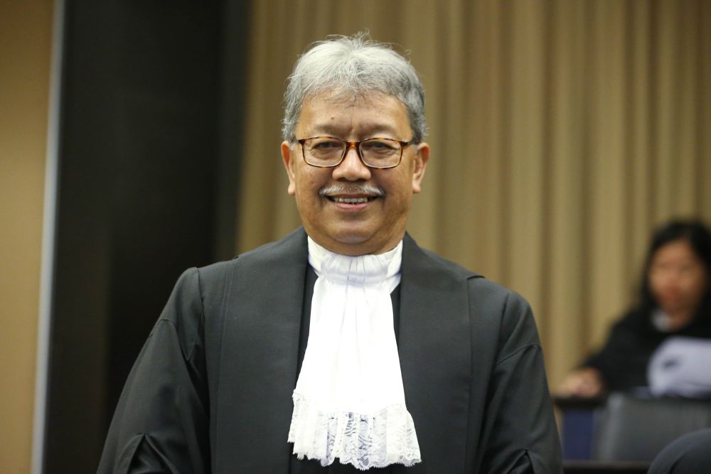 Federal Court judge Datuk Abang Iskandar Abang Hashim is sworn-in at the Palace of Justice in Putrajaya November 26, 2018. u00e2u20acu2022 Picture by Azinuddin Ghazali