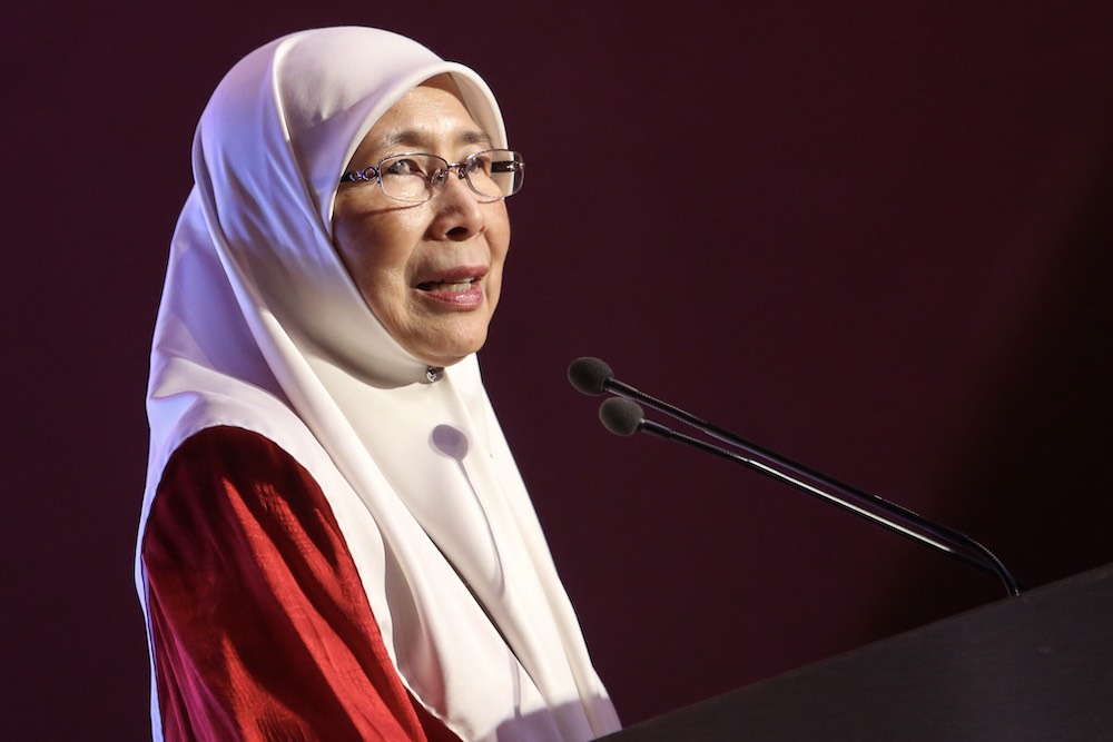 Pakatan Harapan President, Datuk Seri Dr Wan Azizah Wan Ismail, giving her opening speech during the Pakatan Harapan charity dinner at PICC, Dec 9, 2018. u00e2u20acu201d Picture by Hari Anggara.