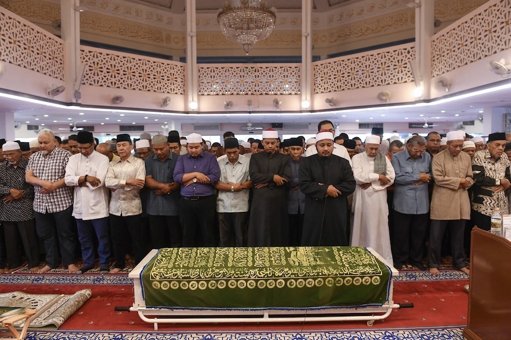 The coffin of Tun Abdullah Ayub is seen during Zohor prayers at the Saidina Umar Al-Khattab Mosque in Bukit Damansara, Kuala Lumpur December 13, 2018. u00e2u20acu201d Bernama pic