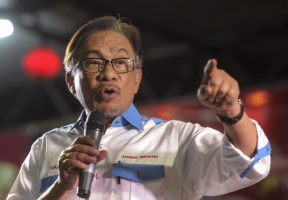 PKR president Datuk Seri Anwar Ibrahim addresses the crowd in Kampung Baru Semenyih February 23, 2019. u00e2u20acu201d Picture by Shafwan Zaidon