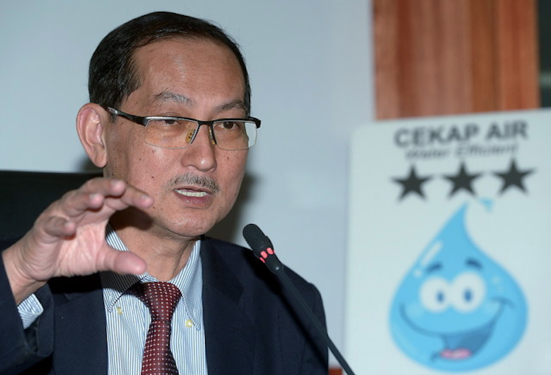 National Water Services Commission (SPAN) CEO Datuk Mohd Ridhuan Ismail speaks to reporters in Cyberjaya November 13, 2018. u00e2u20acu201d Bernama pic
