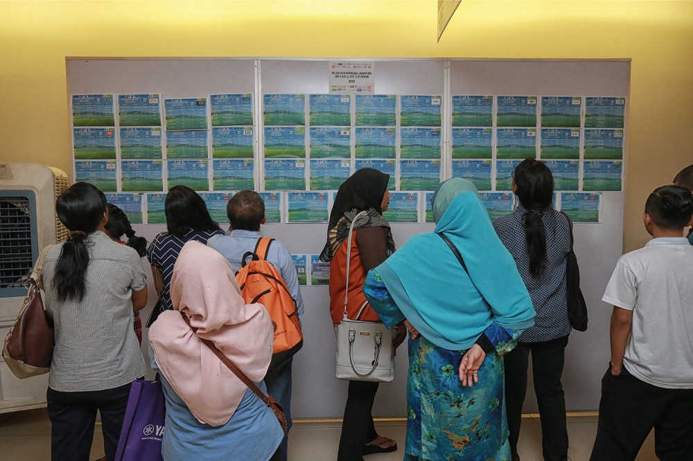 On Monday, Human Resources Minister M. Kulasegaran was quoted as saying that as of last August, there were 50,326 job vacancies for graduates registered by employers and 642,798 job vacancies for non-graduates.— Picture Marcus Pheong