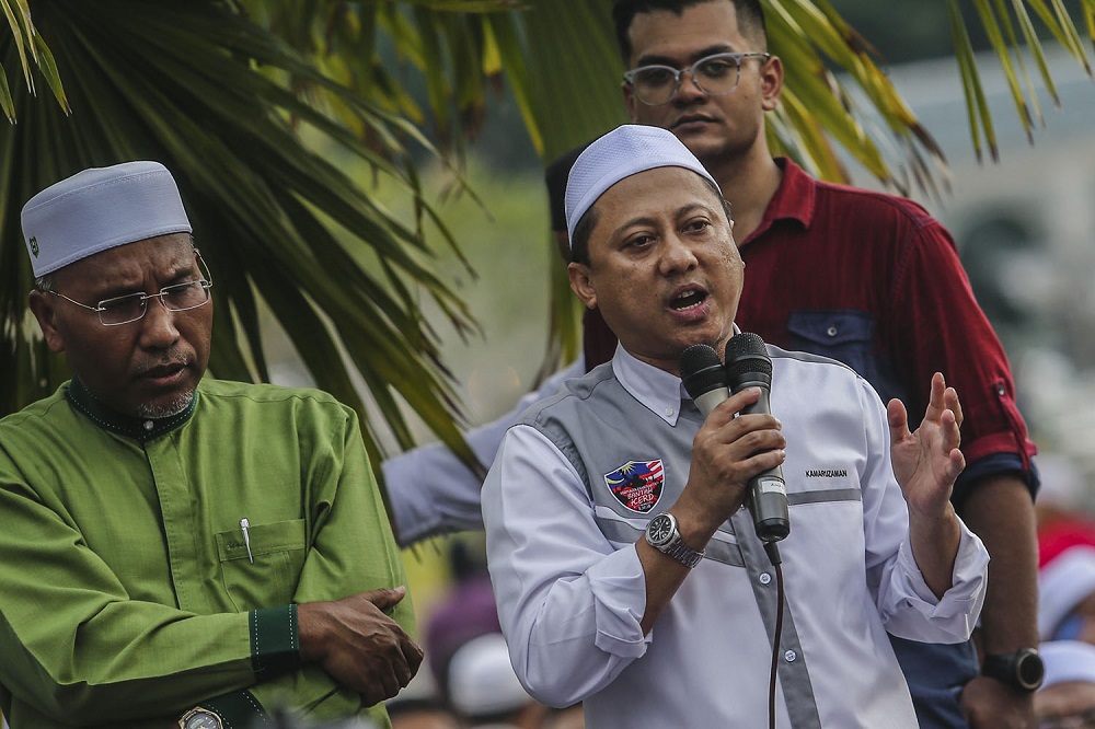 Deputy chairman of the Ummah Defenders Movement, Kamaruzaman Mohamad, speaks during a protest outside the National Mosque in Kuala Lumpur March 1, 2019. u00e2u20acu201d Picture by Hari Anggara