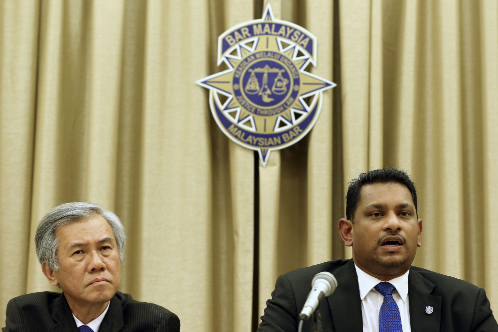 Malaysian Bar vice president Roger Chan Weng Keng (left) and president Abdul Fareed Abdul Gafoor during a press conference in Kuala Lumpur March 16, 2019. u00e2u20acu201d Picture by Yusof Mat Isa