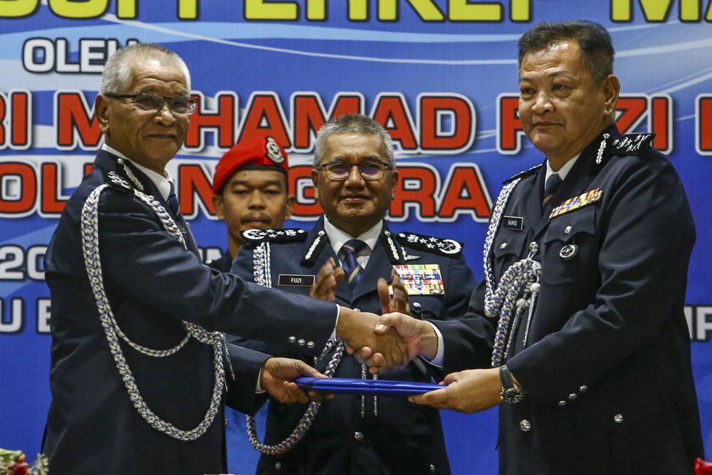 Datuk Abdul Hamid Bador (right) shakes hands with outgoing deputy inspector-general Tan Sri Noor Rashid Ibrahim during the handover ceremony at the Central Police Training Centre in Kuala Lumpur March 15, 2019. u00e2u20acu201d Picture by Hari Anggara