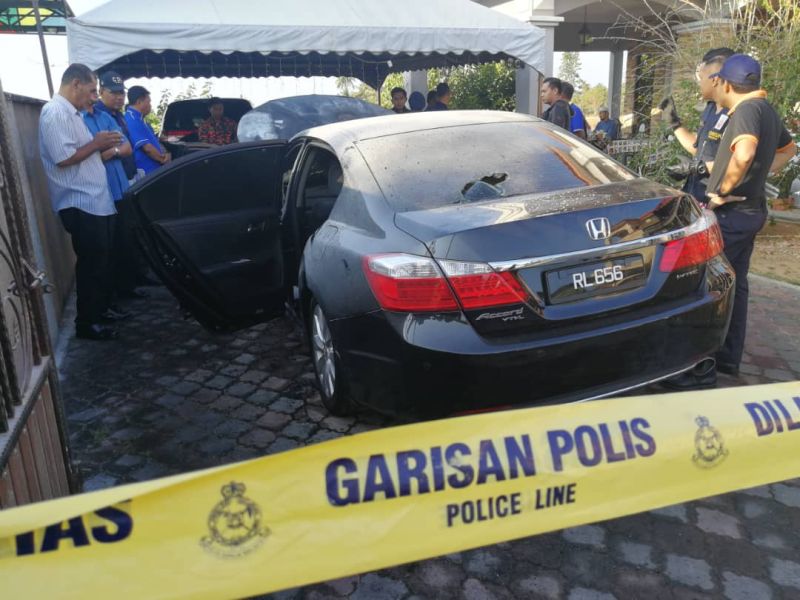 Kereta rasmi mufti Perlis Mohd Asri Zainul Abidin dipercayai dibakar. u00e2u20acu201d Foto ihsan Twitter/Bernamadotcom