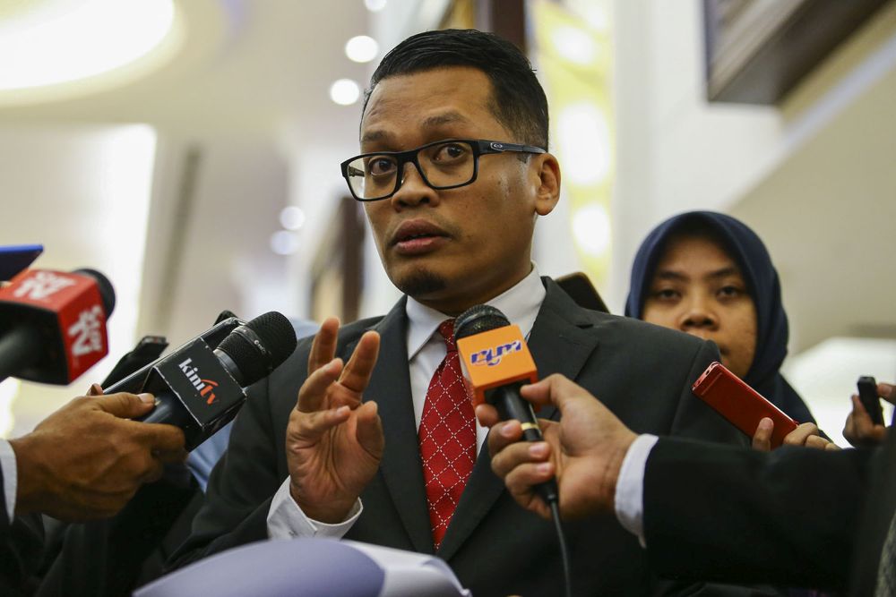 Nik Nazmi Nik Ahmad speaks to reporters at Parliament March 18, 2019. u00e2u20acu201d Picture by Hari Anggara