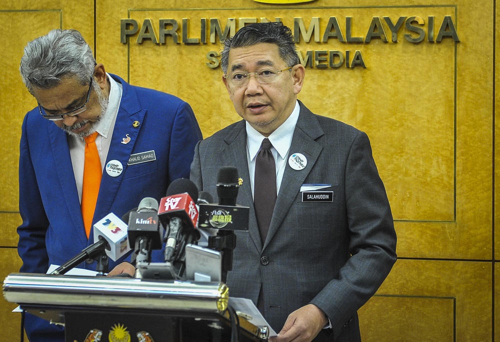 Federal Territories Minister Khalid Abdul Samad (left) Agro-based Industry Minister Datuk Salahuddin Ayub at a press conference at Parliament in Kuala Lumpur April 1, 2019. u00e2u20acu201d Picture by Firdaus Latif 