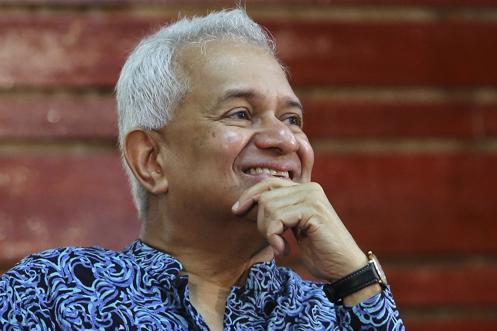 Tan Sri Tommy Thomas has reportedly said that PAS may have helped him stay as attorney general. — Picture by Yusof Mat Isa