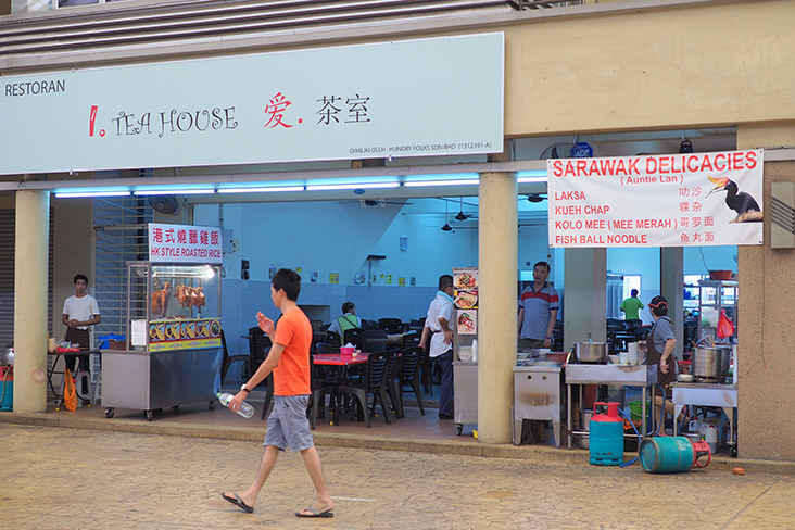 Look for this restaurant at NZX commercial centre for Aunty Lan's Sarawak offerings, Hakka 'lui cha', prawn mee, 'tomyum' seafood, 'mui choy kaw yoke' and much more