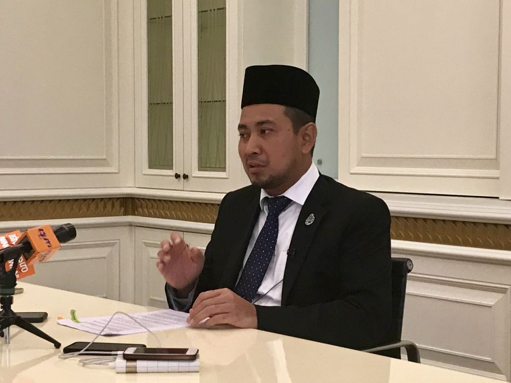 Johor Mentri Besar Datuk Dr Sahruddin Jamal insisted that the newly-installed executive council line-up is a team that he is comfortable working with. u00e2u20acu201d Picture by Ben Tan
