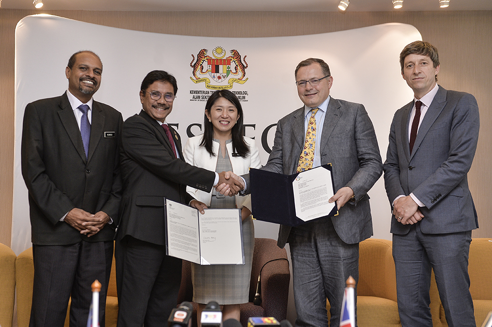 Minister of Energy, Science, Technology, Environment and Climate Change, Yeo Bee Yin (centre) at a ceremony for the collaboration in Climate Change and Low Carbon Initiatives in Putrajaya May 16, 2019. — Picture by Miera Zulyana