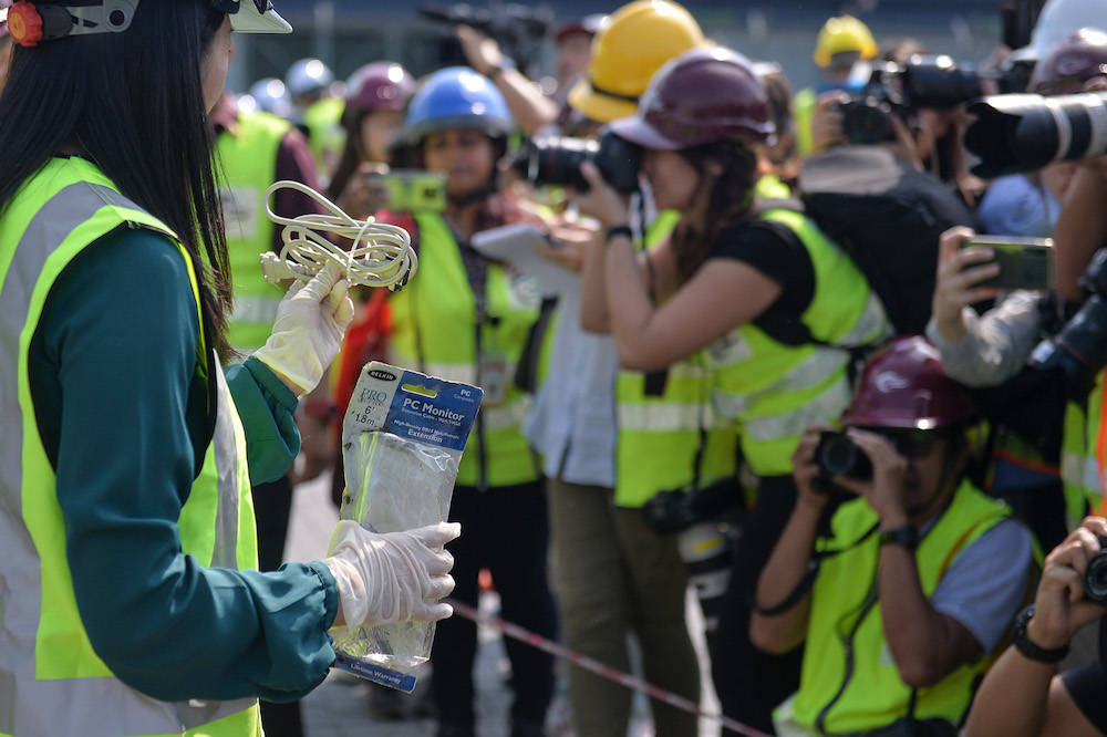 Energy, Science, Technology, Environment and Climate Change Minister Yeo Bee Yin holds plastic waste from a container in Port Klang May 28, 2019. — Picture by Mukhriz Hazim