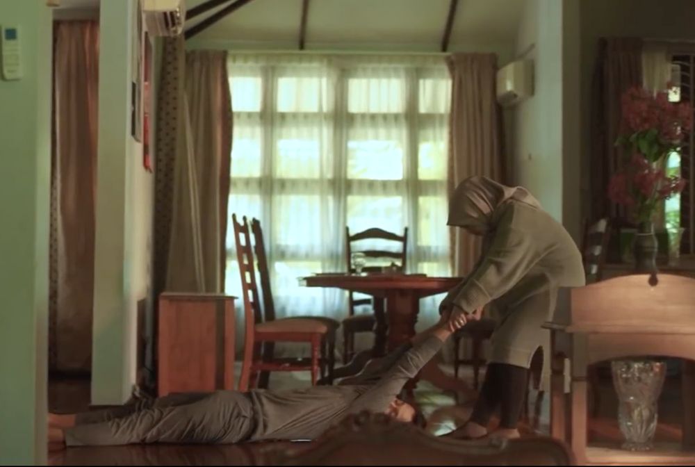  The music video shows Aina Abdul as a schizophrenic wife who ends up killing her husband after seeing disturbing hallucinations around the house. u00e2u20acu201d Screengrab from YouTube/Aina Abdul