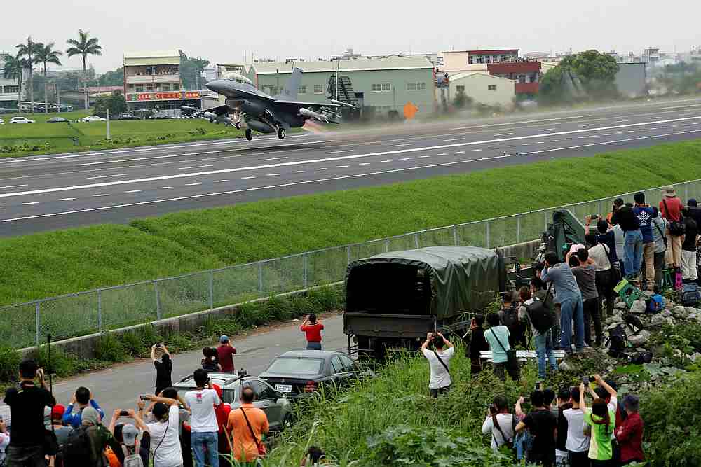 A Republic of China Air Force (Rocaf) F-16V fighter jet takes off on a highway used as an emergency runway during the Han Kuang military exercisen Changhua, Taiwan May 28, 2019. u00e2u20acu201d Reuters pic