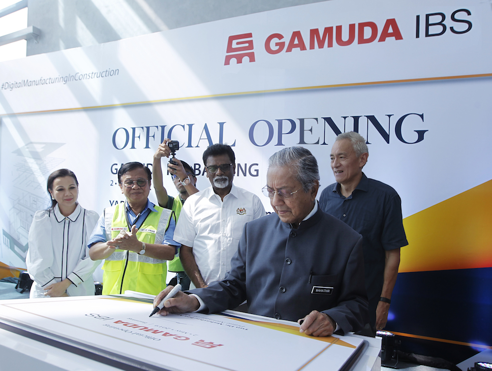 Tun Dr Mahathir Mohamad officiates the launch of Gamudau00e2u20acu2122s Digital IBS Plant in Banting May 2, 2019. u00e2u20acu201d Picture courtesy of Gamuda Berhad