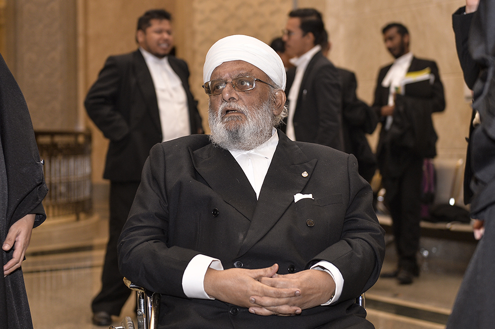 Lawyer Datuk Sulaiman Abdullah speaks to reporters at the Court of Appeal in Putrajaya June 25, 2019. — Picture by Miera Zulyana