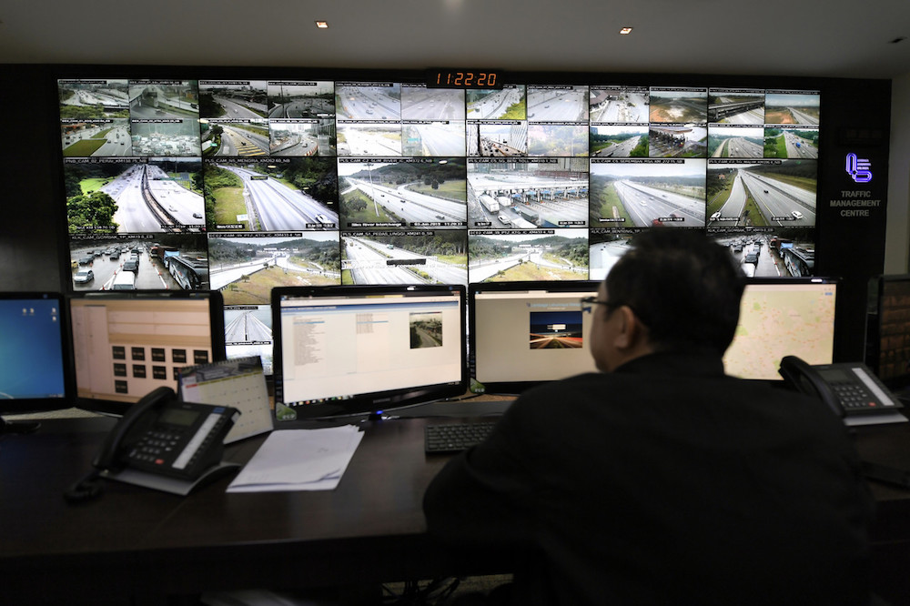 A Malaysian Highway Authority staff monitors the traffic flow along several highways at its headquarters in Bangi June 3, 2019. u00e2u20acu201d Bernama pic