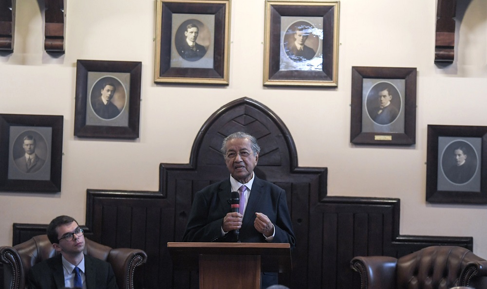 Prime Minister Tun Dr Mahathir Mohamad addresses The Cambridge Union Society in Cambridge June 16, 2019. u00e2u20acu201d Bernama pic