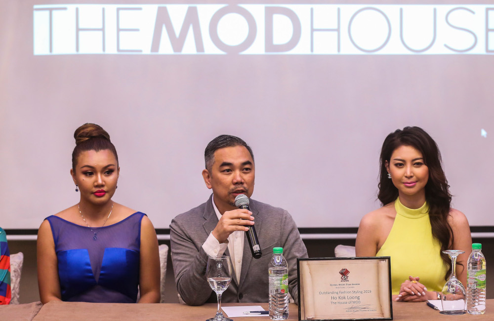 KL Ho (centre) speaks to the media at Sheraton Imperial in Kuala Lumpur. With him are models Geraldine S. Bigar (left) and Chilla Cha. u00e2u20acu201d Picture by Firdaus Latif