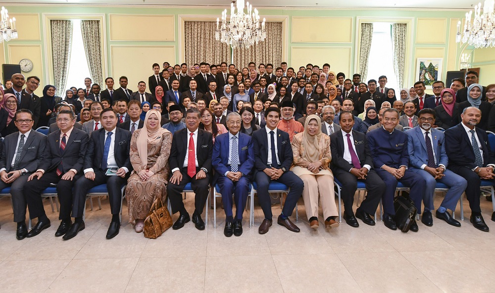 Prime Minister Tun Dr Mahathir Mohamad pose for a group picture with the 111 youths and Cabinet minister after officiating the 2019 Perdana and Corporate Fellows internship programme in Putrajaya July 5, 2019. u00e2u20acu201d Bernama pic