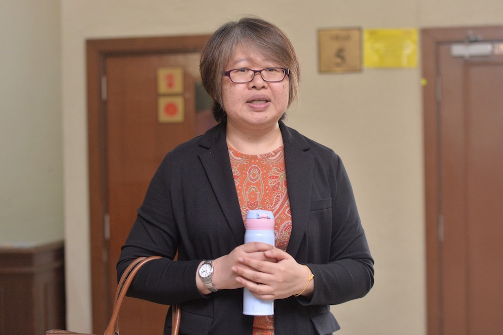 Former Yayasan Rakyat 1Malaysia (YR1M) chief executive Ung Su Ling leaves the Kuala Lumpur Court Complex July 16, 2019. u00e2u20acu201d Picture by Mukhriz Hazim