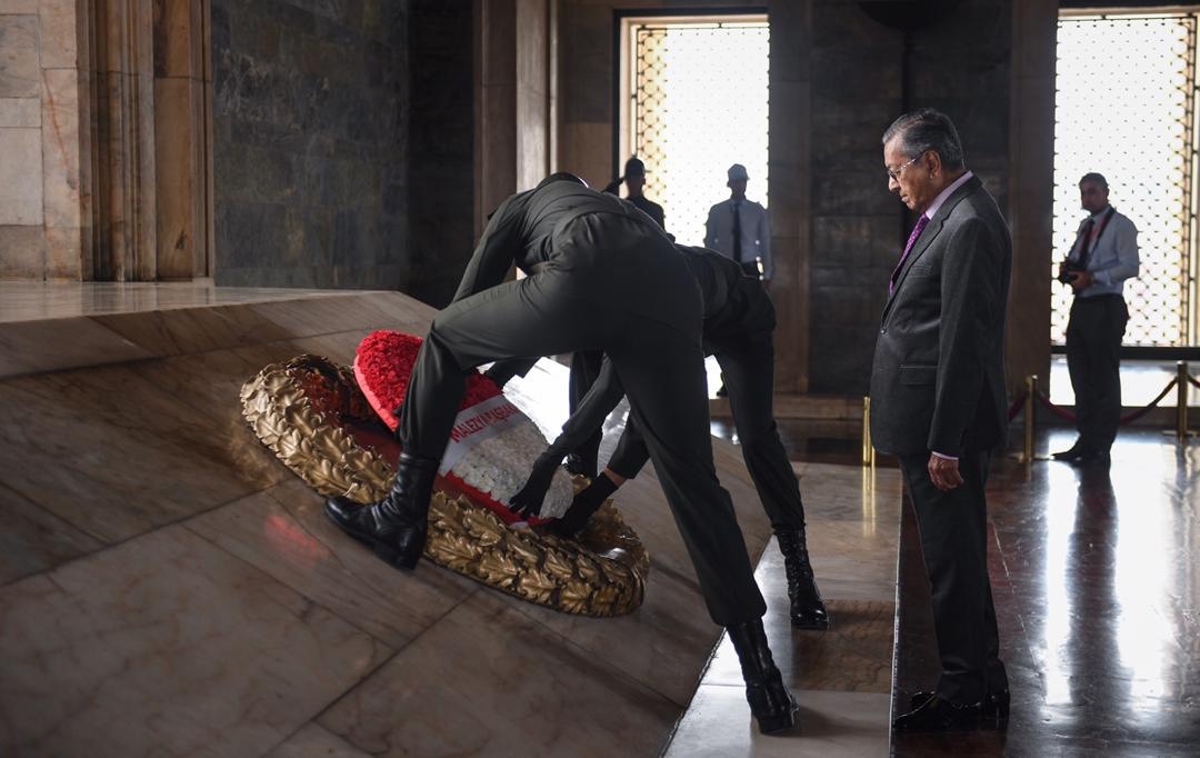 Tun Dr Mahathir Mohamad pays his respects to the founding father of modern Turkey, Mustafa Kemal Ataturk, at the Anitkabir mausoleum in Ankara July 25, 2019. u00e2u20acu2022 Bernama pic