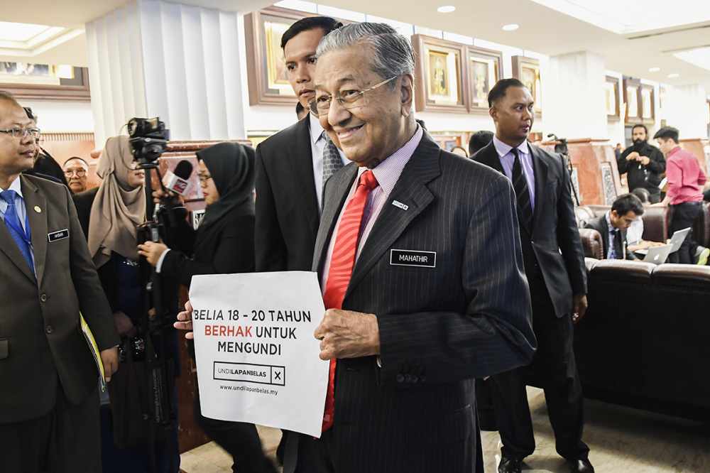 Tun Dr Mahathir Mohamad made a final plea across the aisle for the supermajority necessary to amend the Federal Constitution to allow youths aged 18 and over to stand for elections. u00e2u20acu201d Picture by Miera Zulyana