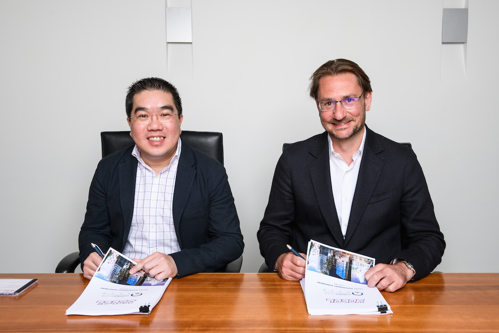 Cornerstone Partners Group chief executive officer Jason Chong (left) and Yotel chief executive officer Hubert Viriot sign the hotel management agreement on Yotel Melbourne. u00e2u20acu201d Image by Cornerstone Partners Group
