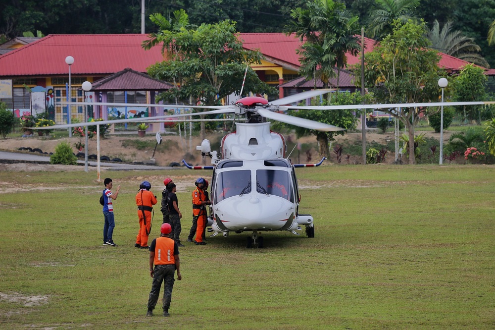 A police helicopter arrives to retrieve a body that was found in the jungle near Seremban August 13, 2019. — Picture by Ahmad Zamzahuri