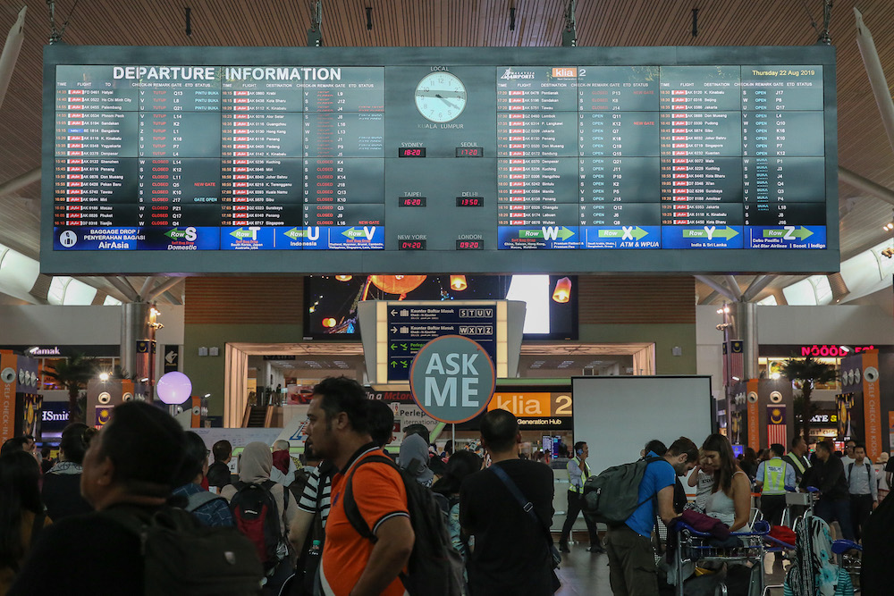 Passengers are seen at KLIA2 in Sepang August 22, 2019, during a systems outage. — Picture by Yusof Mat Isa