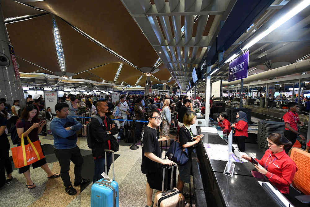 Passengers check in for their flights at KLIA in Sepang August 23, 2019. u00e2u20acu201d Bernama pic